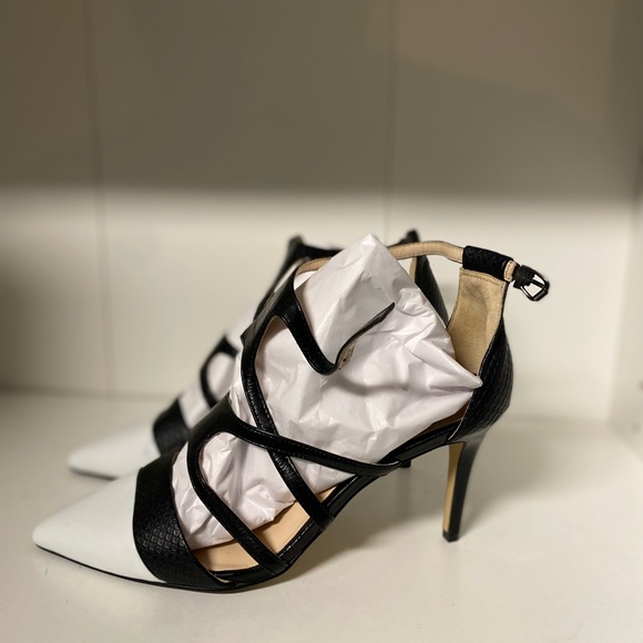 ANTONIO MELANI Shoes - Black and white sandals with hi heel.